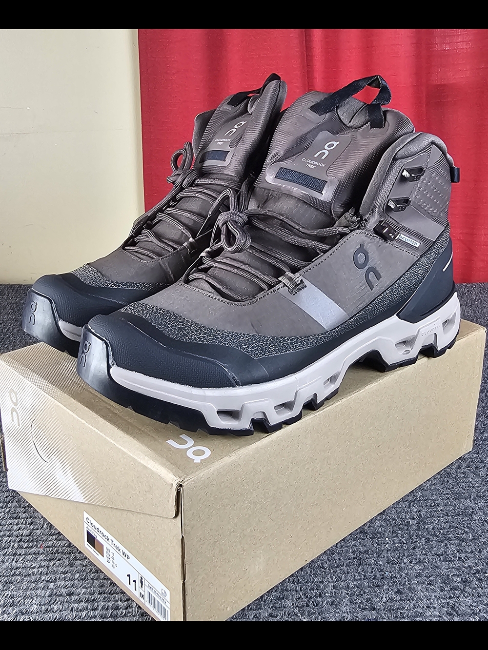 Mens size 11,11.5,12 on cloud cloudrock trek wp brown black boots